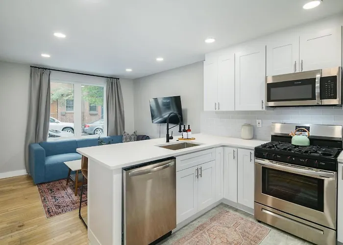 2Br In Heart Of Queen Village - Walk To Everything!