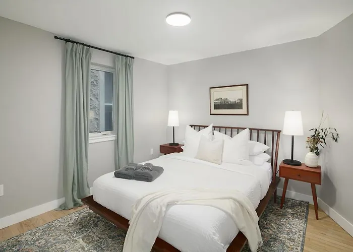 2Br In Heart Of Queen Village - Walk To Everything!